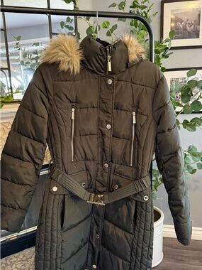 Michael Kors Black Quilted Belted Puffer Coat with Faux Fur Trim